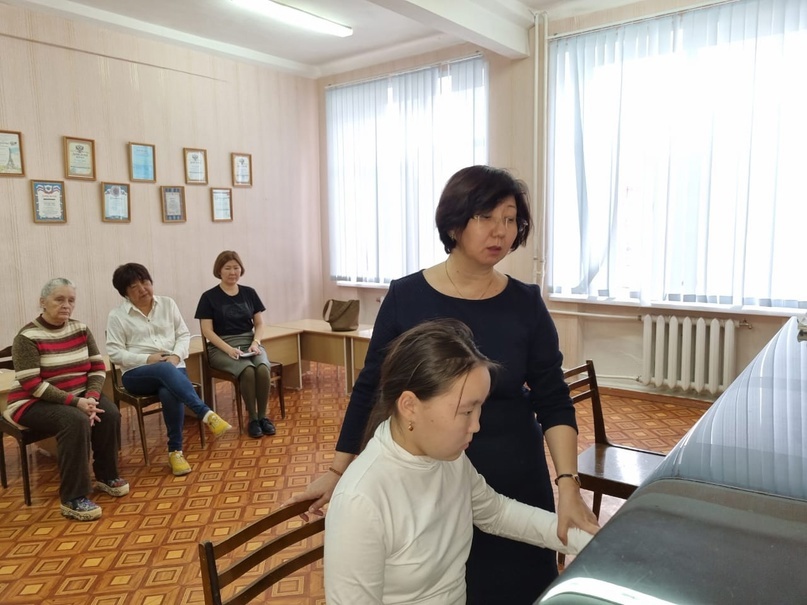Сегодня Кермен Валентиновна Олязаева провела мастер-класс с учащимися фортепианного отделения.